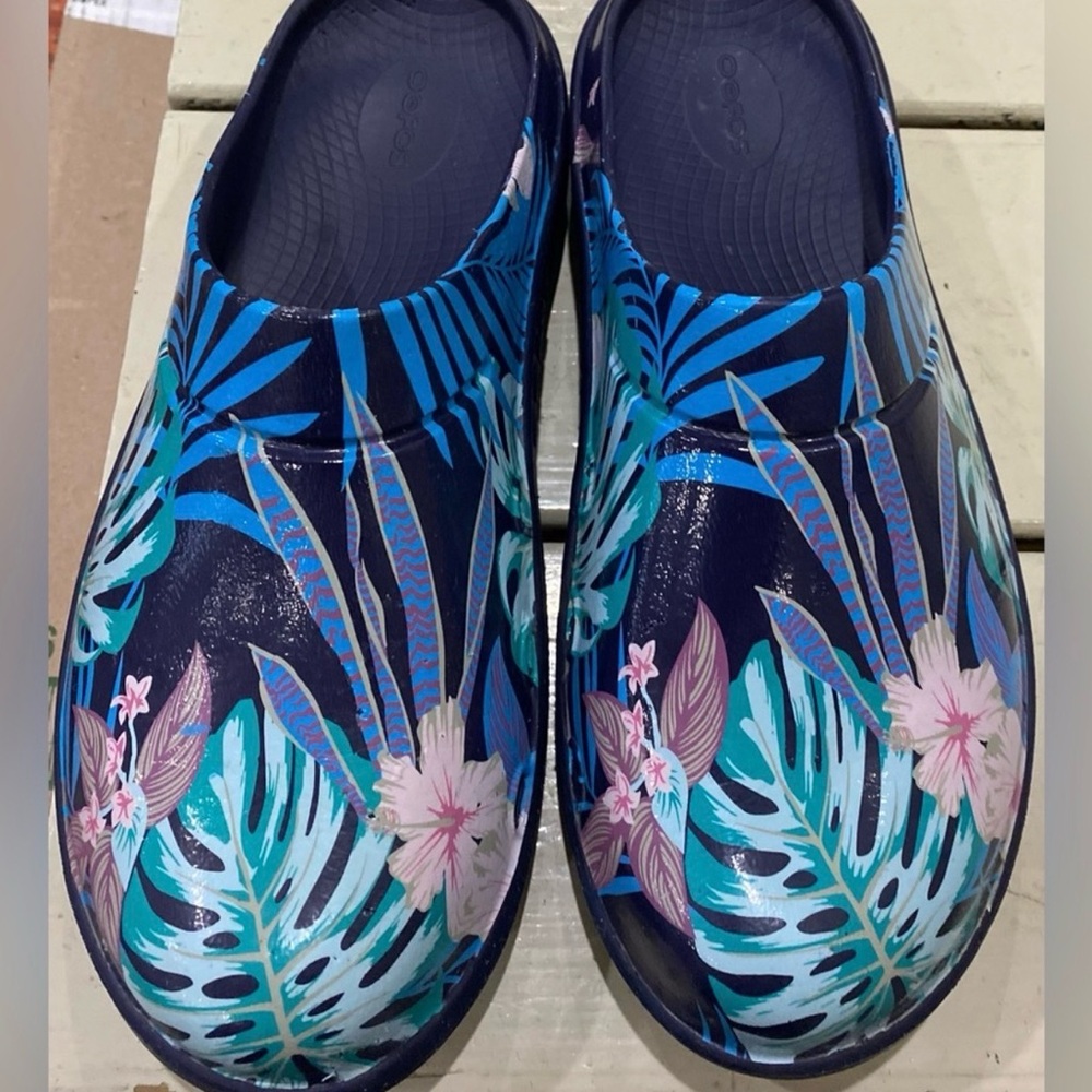 OOFOS Hawaiian Flower Limited Edition Clog